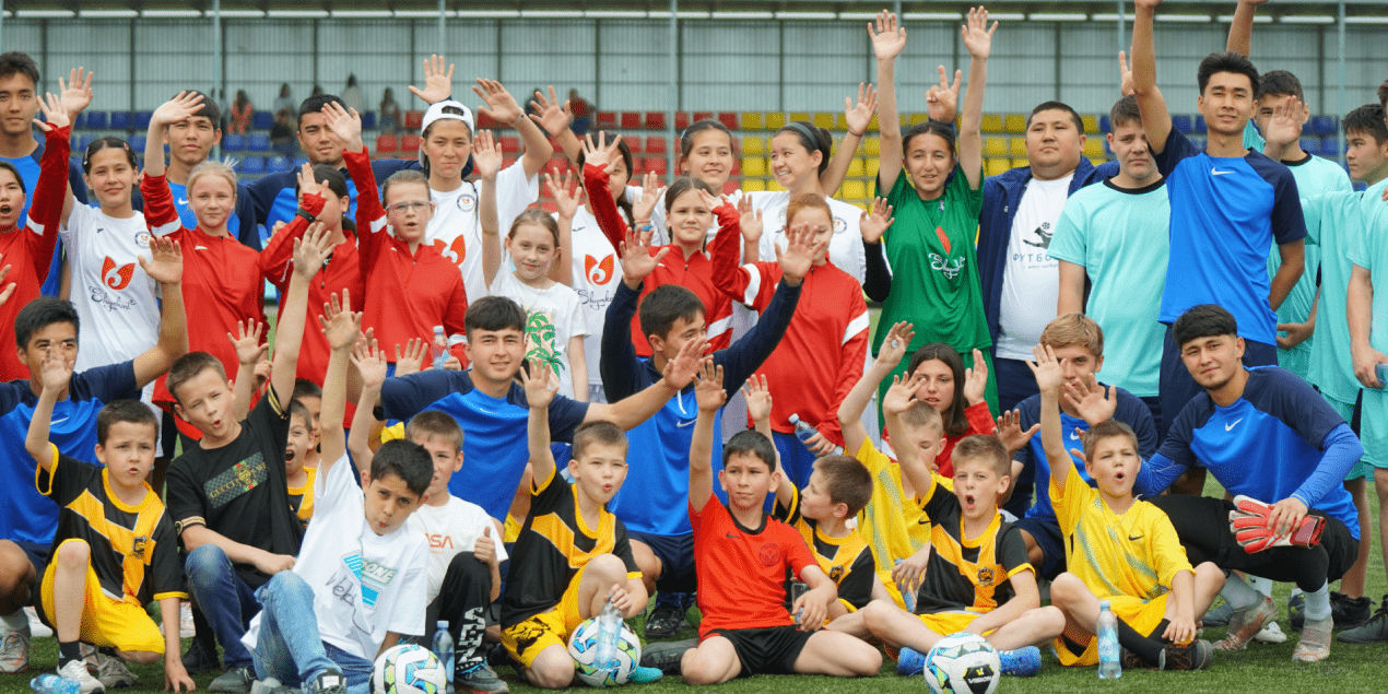 Фестиваль футбола среди воспитанников детских домов в Шымкенте
