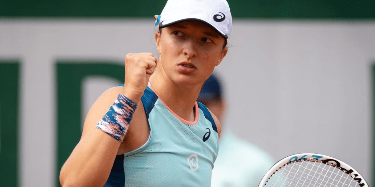 Швентек — единственный действующий игрок WTA, выходившая в финалы ТБШ на всех покрытиях
