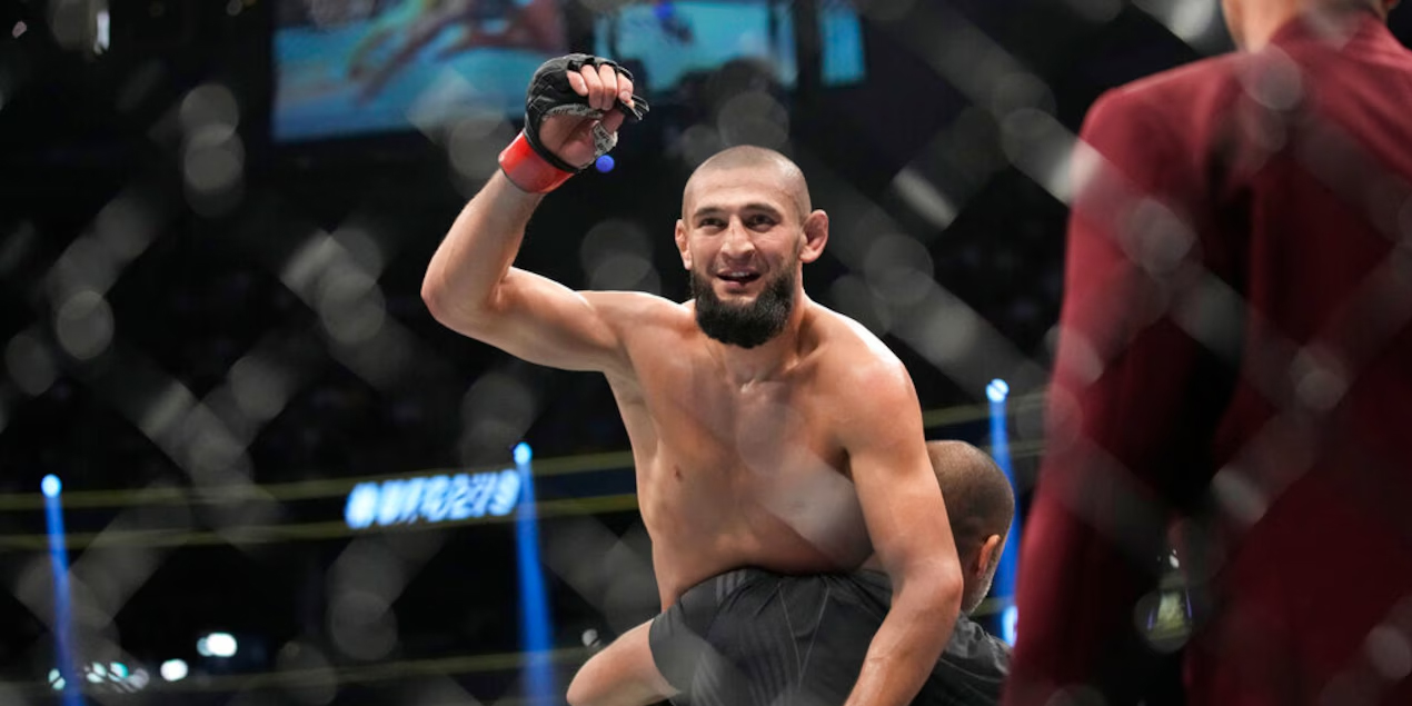 Чимаев победил Дю Плесси и стал новым чемпионом UFC в среднем весе