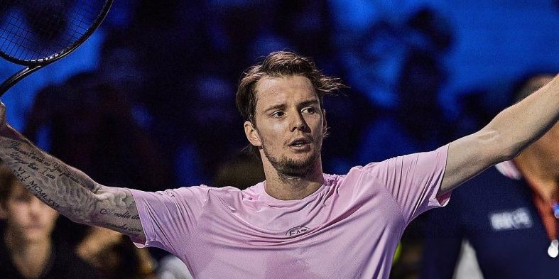 Александр Бублик разгромил Черундоло и вышел в четвертьфинал турнира в Вене