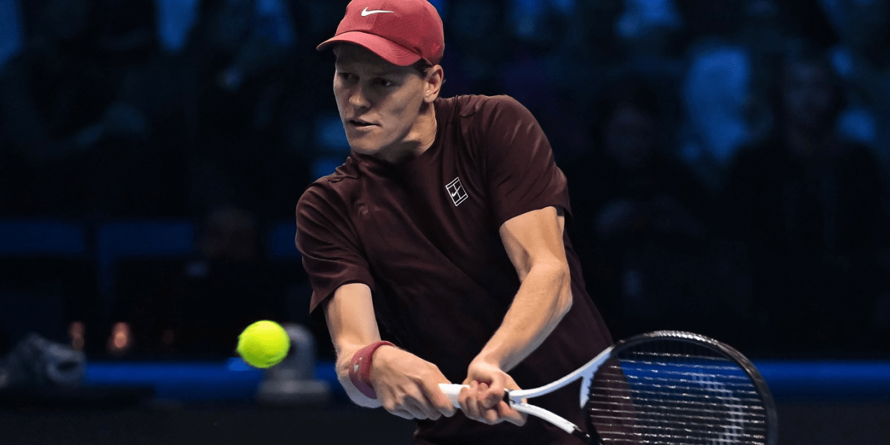 Синнер стартовал с победы на Итоговом и продлил серию до 27 матчей на крытом харде