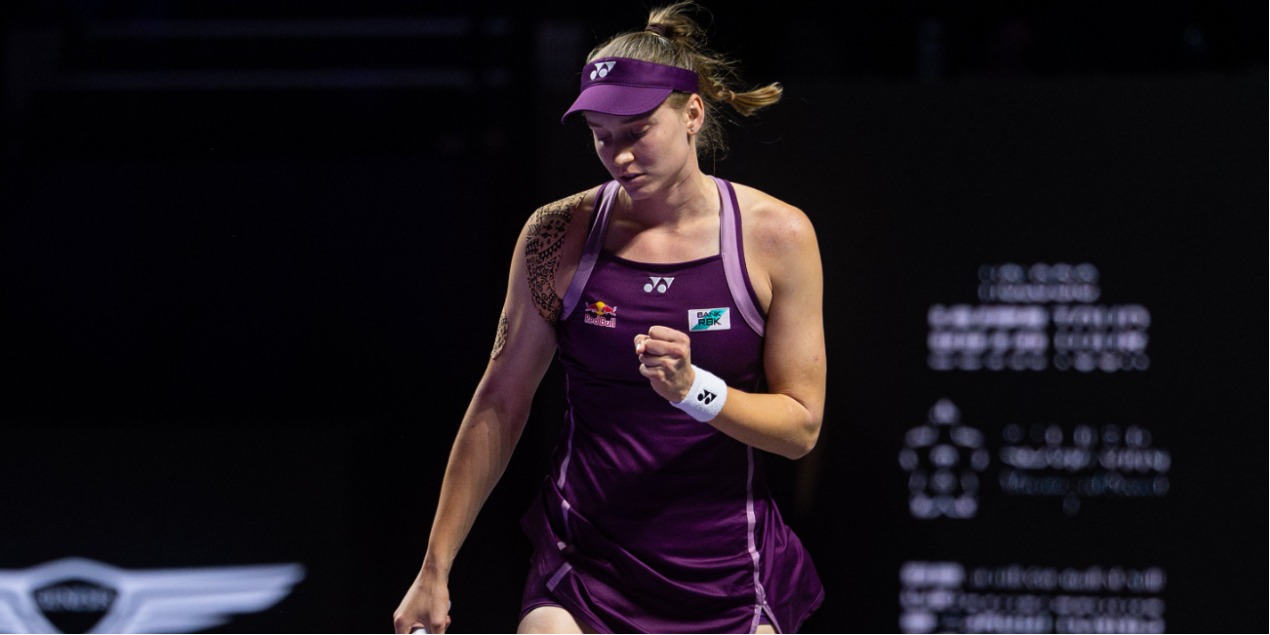 Елена Рыбакина сыграет с Пегулой в полуфинале Итогового турнира