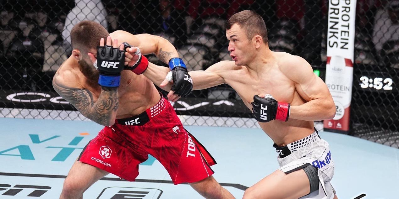 Бекзат Алмахан потерпел поражение от Топурии на UFC Qatar