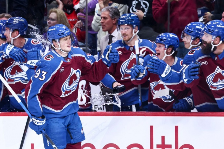 Все 32 клуба НХЛ вышли на лёд в один день: 109 шайб, хет-трики, рекорды и драмы в овертаймах