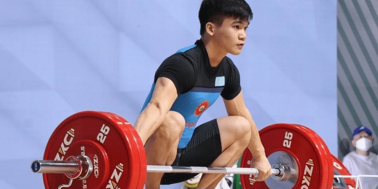 Казахстанские тяжелоатлеты взяли четыре золота и серебро на турнире в Бишкеке