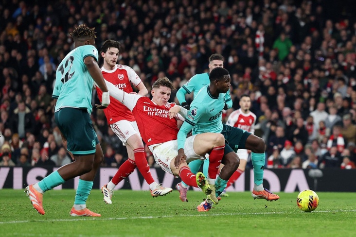 «Арсенал» вырвал победу, но забивали только игроки «Вулверхэмптона»