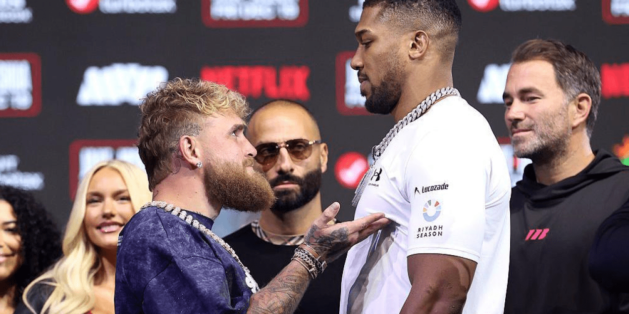 Джошуа заметно превосходит Пола в габаритах на первой дуэли взглядов перед боем