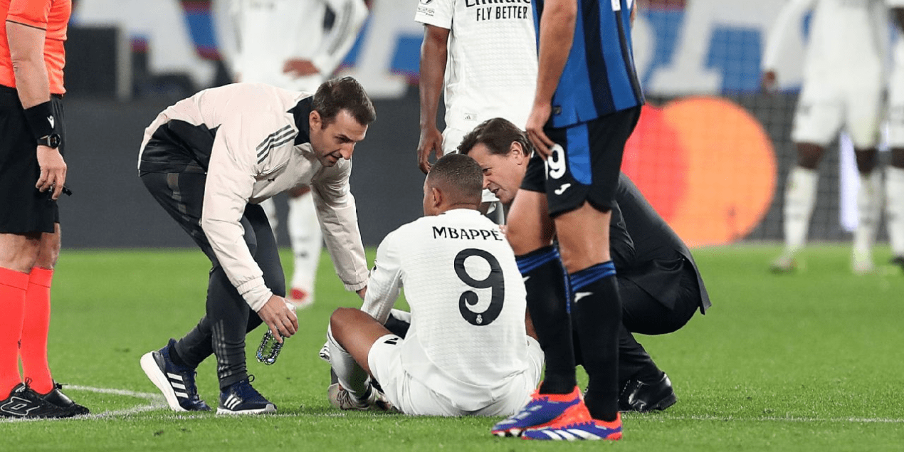 ФИФА тестирует новое правило: игрок, получающий медпомощь, покинет поле на две минуты