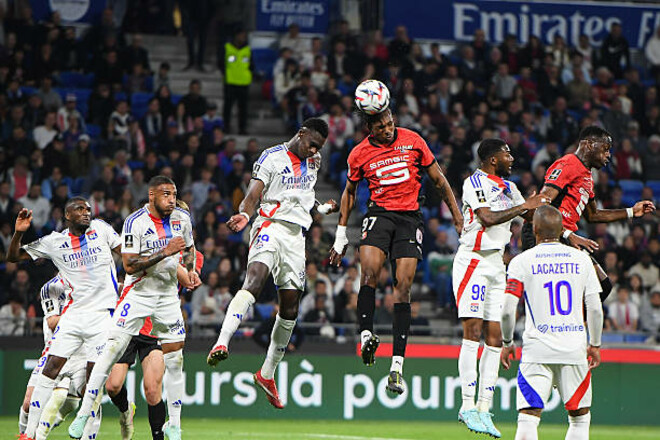 «Лион» уверенно разобрал «Нант» и укрепился в верхней части таблицы Лиги