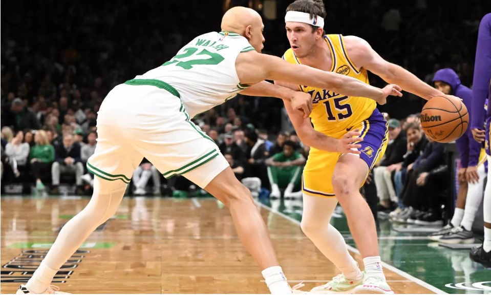 «Бостон» разобрал ослабленных «Лейкерс»: Ривз феерил, но без Дончича и Леброна это не спасло