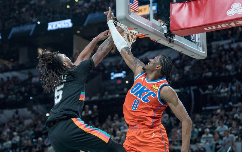 «Сперс» унизили чемпионов, а Вембаньяма запустил «барабан победы»