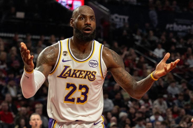 «Лейкерс» уверенно разобрались с «Торонто»: Дончич и Леброн набрали 49 очков на двоих