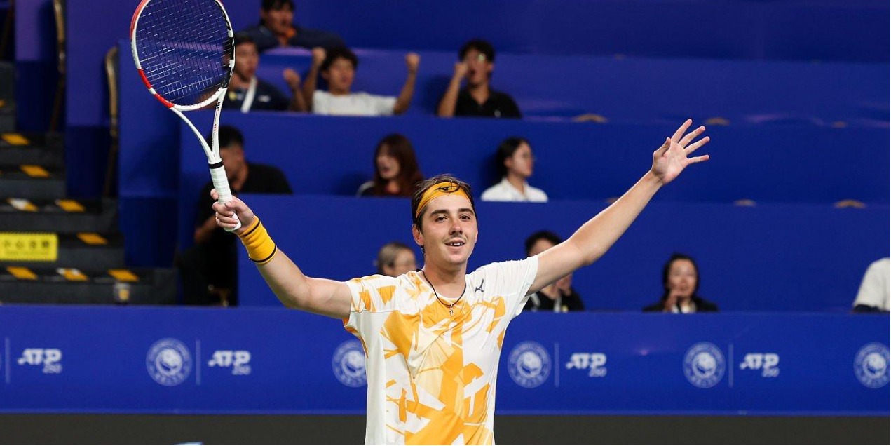 Александр Шевченко обыграл Мисолича и вышел в основную сетку турнира в Аделаиде