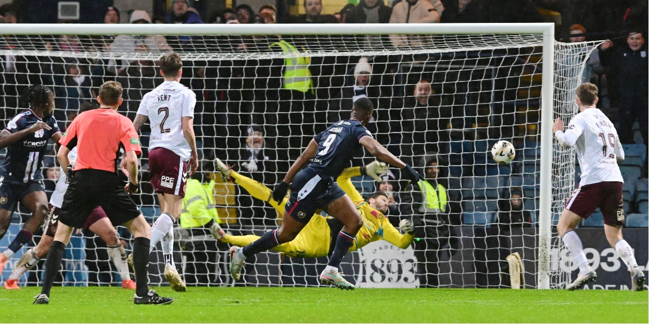 Сейв вратаря «Хартс» спас команду Чеснокова от поражения и теперь претендует на лучший в сезоне