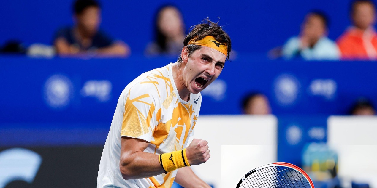 Александр Шевченко пробился в четвертьфинал турнира в Аделаиде