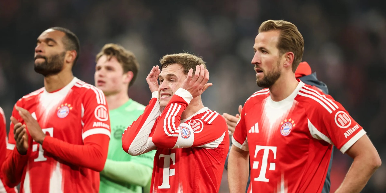 «Аугсбург» неожиданно обыграл «Баварию» в дерби, вновь испортив беспроигрышную серию соперника